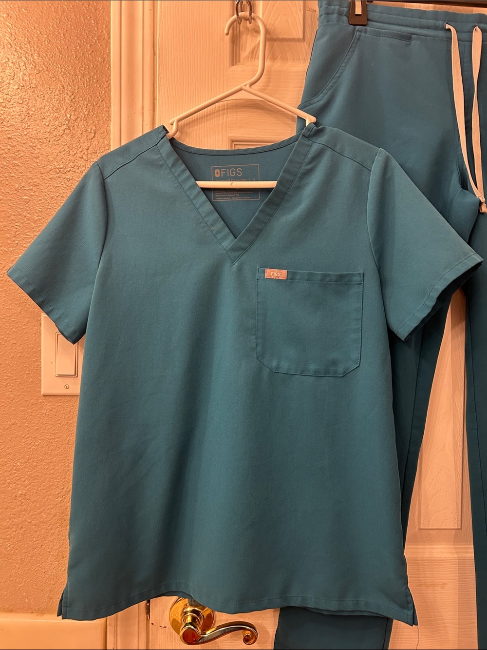 Figs Teal Green Scrub Set - Top & Jogger Pants Small
